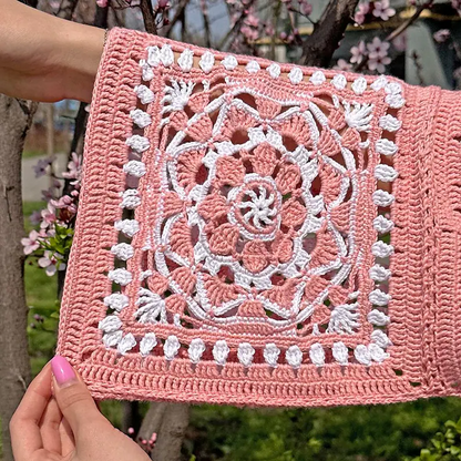 🌼 Daisy Granny Square Sweater Pattern