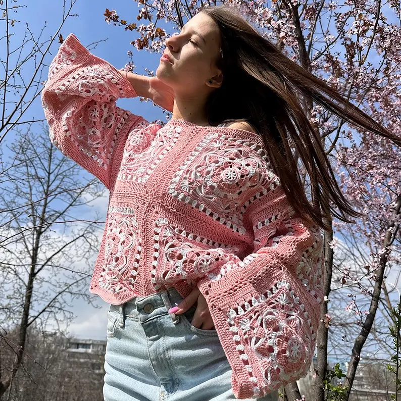 🌼 Daisy Granny Square Sweater Pattern